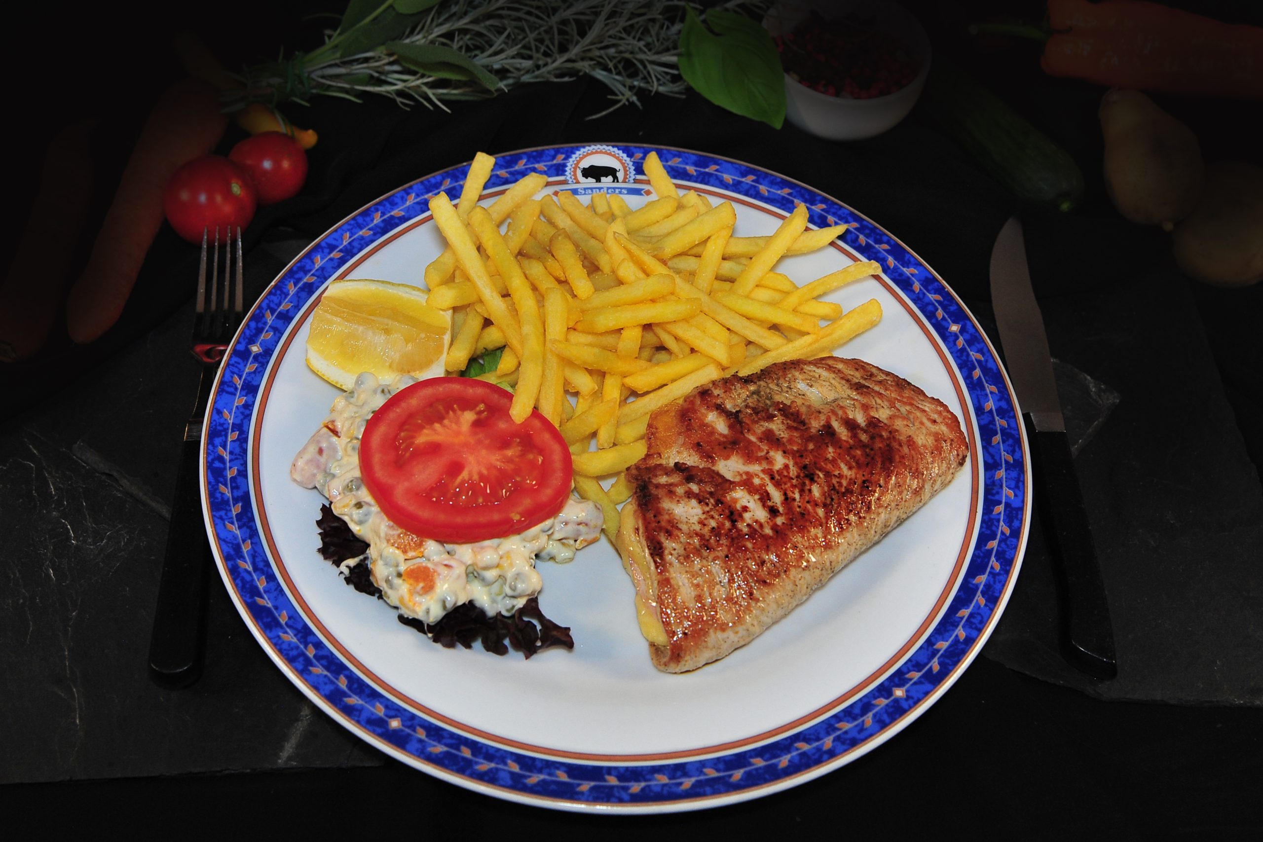 steak-pfeffersosse-pommes1912 Sanders Steakhaus Schweizer Steak