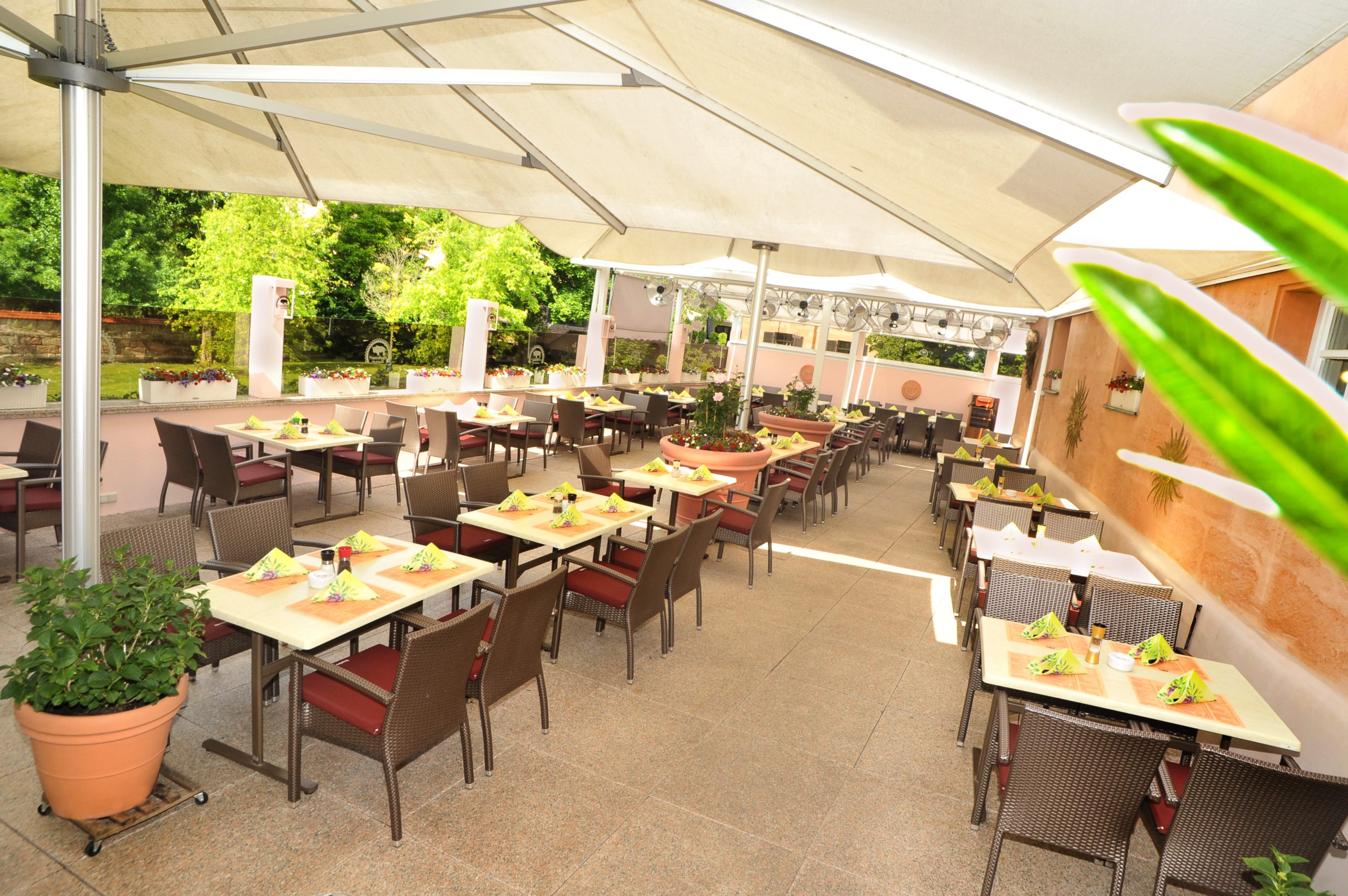 gt-elisabeth-background-6 Sanders Steakhaus Terrasse 01